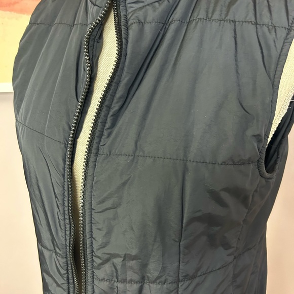 Dana Buchman women’s small black zip vest with pockets. - Picture 2 of 11